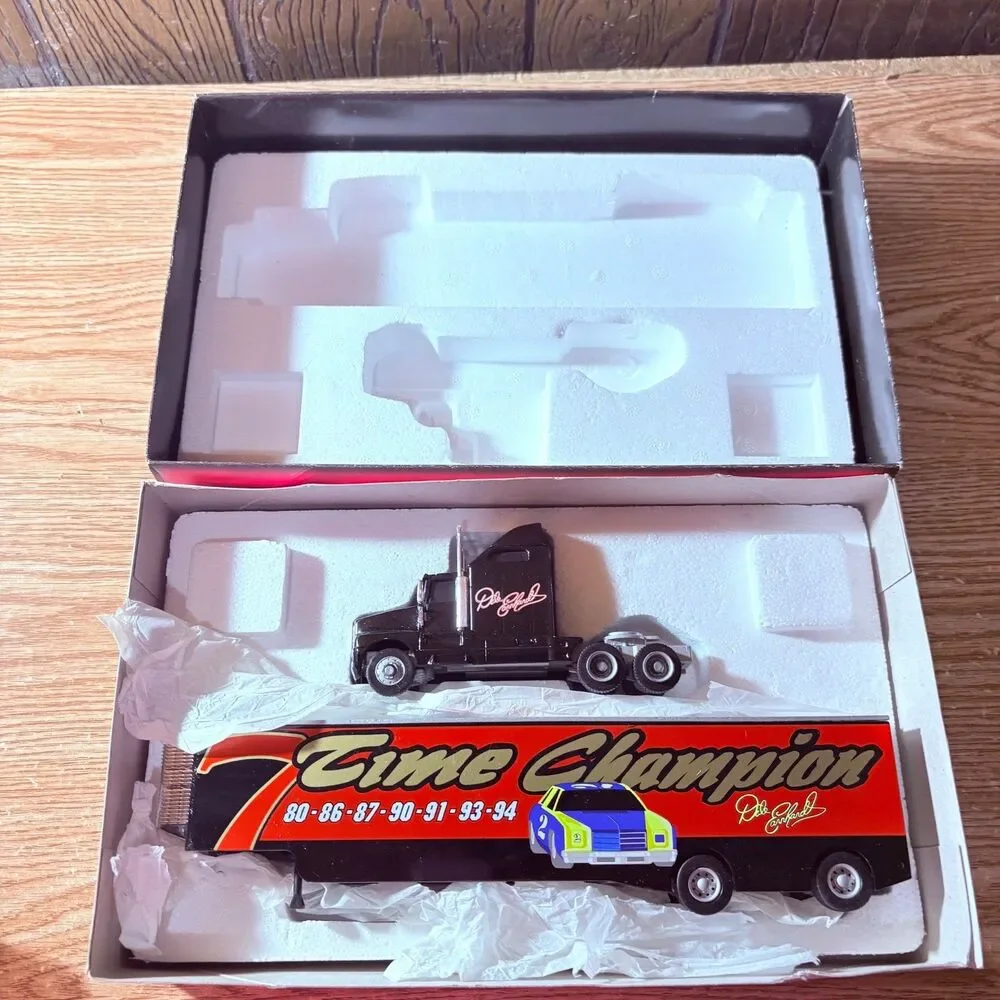 1995 Action 1/64 Richard Petty Dale Earnhardt 7&7 Diecast Racecar Semi